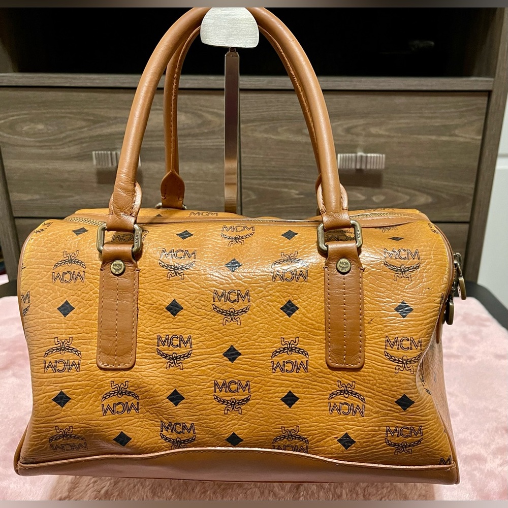 👜 MCM Visetos Cognac  Medium Boston Bag, with Lady Lion - 2-way bag - Picture 4 of 15